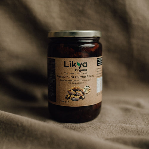 Dattelmarmelade mit Walnüssen