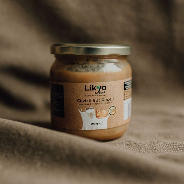 Milchkonfitüre mit Walnüssen — LIKYA